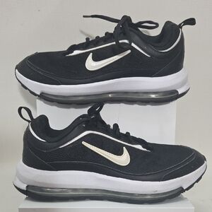 Nike Black & White Low-Top Air Cushion Sneakers